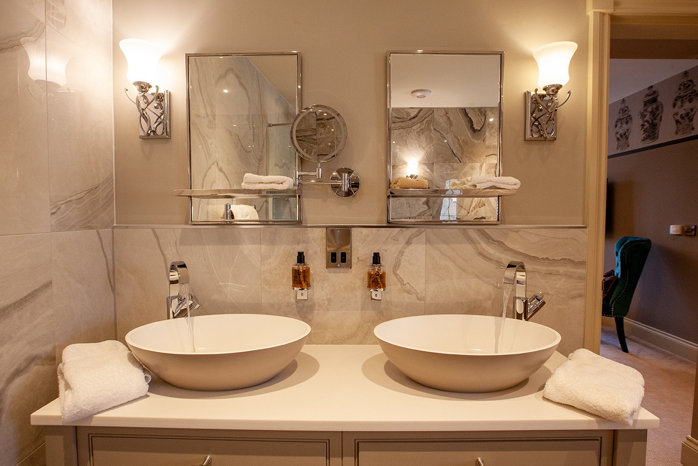The Fox and Hounds Country Inn Latimer Luxury Cottage Bedroom En-suite Bathroom Twin Sinks