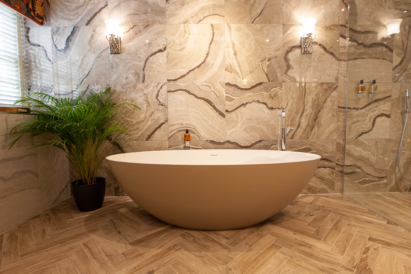 The Fox and Hounds Country Inn Latimer Luxury Cottage Bedroom En-suite Bathroom Bath