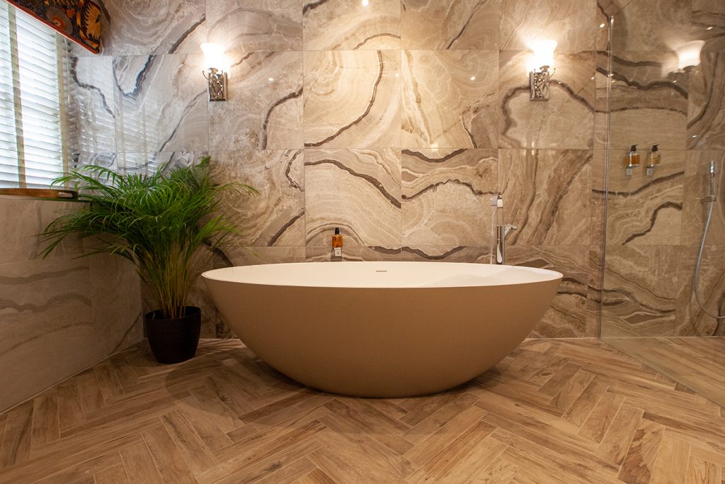 The Fox and Hounds Country Inn Latimer Luxury Cottage Bedroom En-suite Bathroom Bath