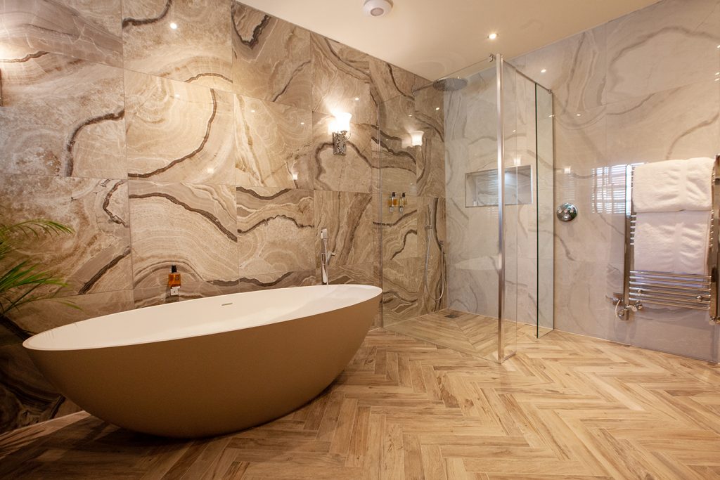 The Fox and Hounds Country Inn Latimer Luxury Cottage Bedroom En-suite Bathroom Bath